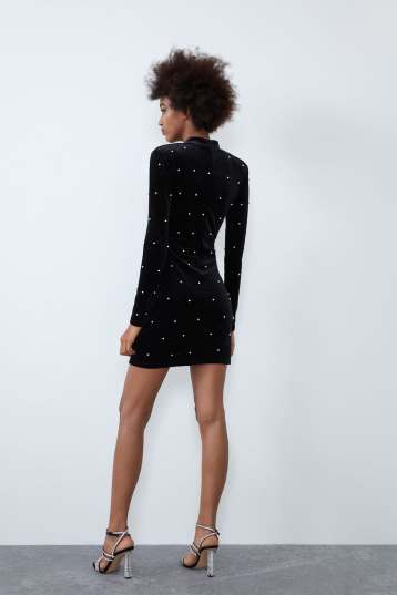 ROBE EN VELOURS À PERLES ZARA 17,95 EUR