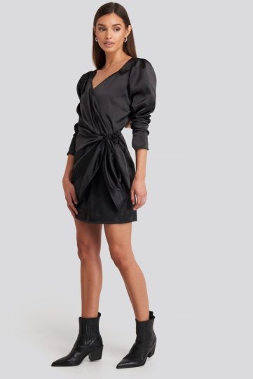 Sweetheart Neck Wrap Dress Noir NAKD 55,95€
